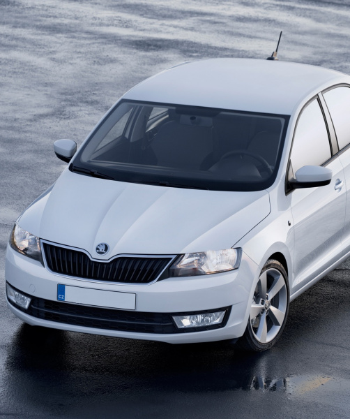Skoda-Rapid-2012-2560x1440-011